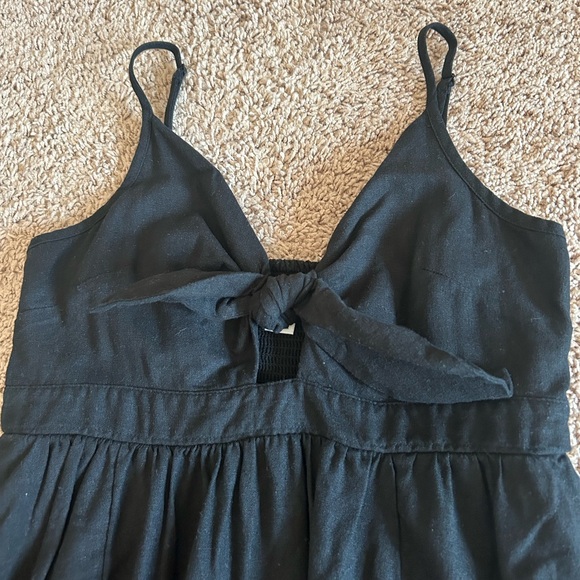 Cut-Out Linen Dress - Picture 2 of 6